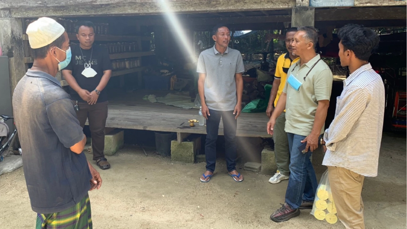 ส.ส.ประชาชาติ ให้กำลังใจครอบครัวถูกทหารพรานล้อมบ้านที่นราธิวาส