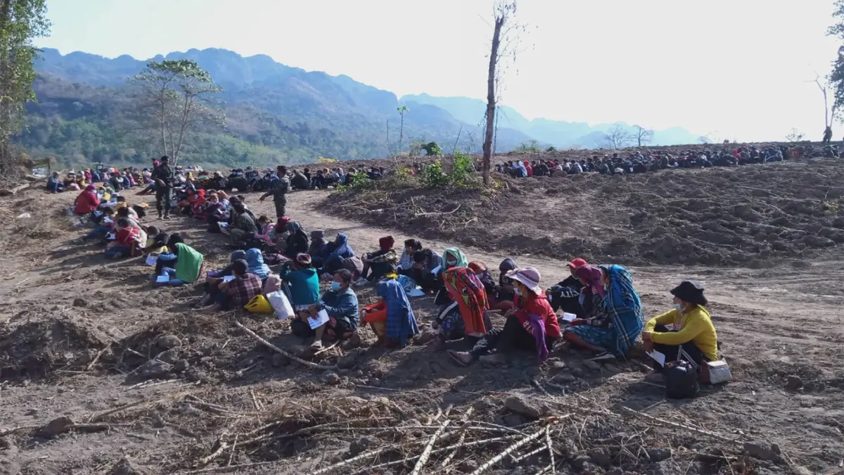 ลุยจับแรงงานเถื่อนชาวพม่า 239 คน พร้อมนำพา 3 คน