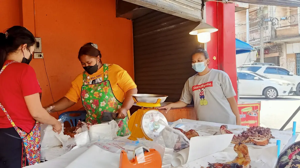 "หมูแพง"ร้านหมูย่างเมืองตรังหยุดขายชั่วคราว