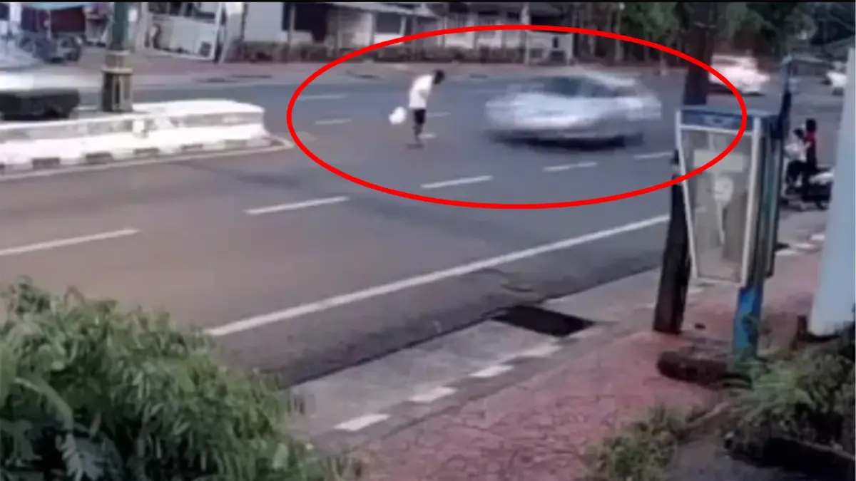 สาวหาดใหญ่ซิ่งเก๋ง ชนชายสูงวัย ปลิวกระแทกเกาะกลาง “เสียชีวิตคาที่” สาวหาดใหญ่ซิ่งเก๋ง ชนชายสูงวัย ปลิวกระแทกเกาะกลาง “เสียชีวิตคาที่”