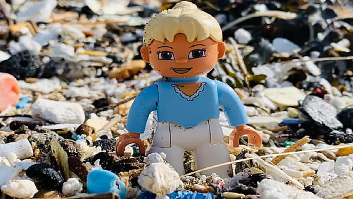 Lego จากเรืออับปางยังคงเดินทางเข้าหาฝั่ง
