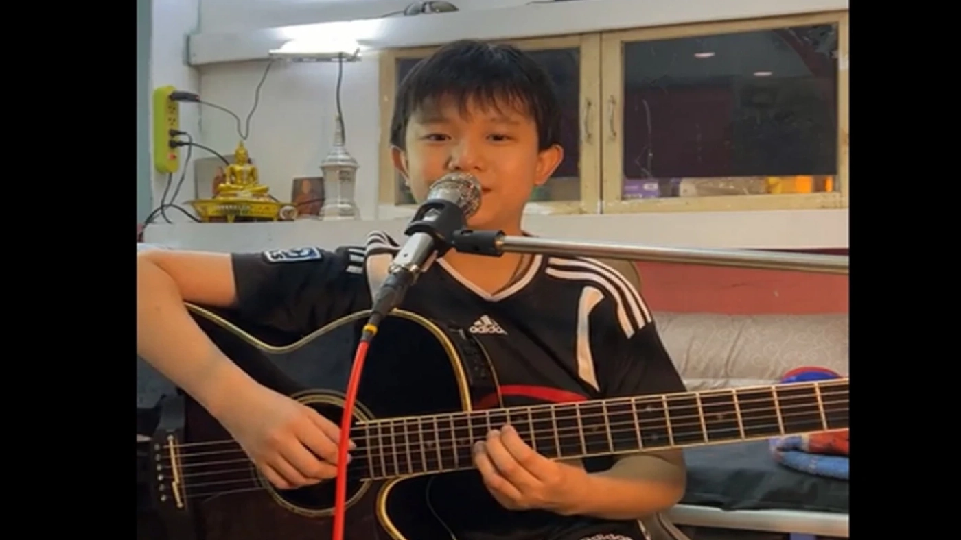 สุดสะเทือนใจ "น้องกัณฑ์" นักดนตรีเปิดหมวกวัย 12 ปี ไลฟ์หาเงินทำศพให้พ่อ สุดสะเทือนใจ "น้องกัณฑ์" นักดนตรีเปิดหมวกวัย 12 ปี ไลฟ์หาเงินทำศพให้พ่อ