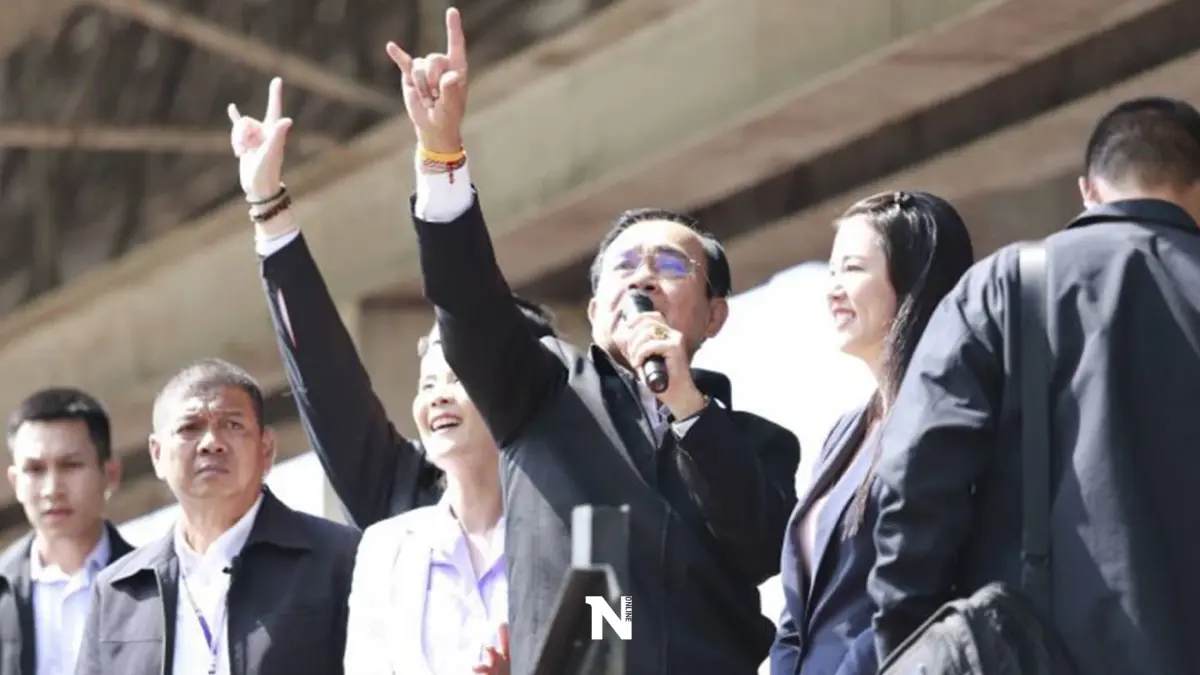 "บิ๊กตู่"บอกรักคนไทย-ฝากถึงนักการเมืองให้รักประเทศด้วย "บิ๊กตู่"บอกรักคนไทย-ฝากถึงนักการเมืองให้รักประเทศด้วย