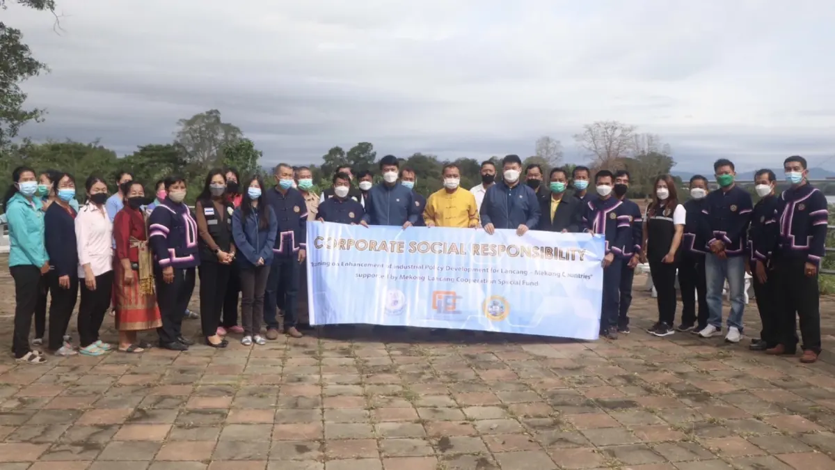 สำนักงานเศรษฐกิจอุตสาหกรรม CSR ส่งมอบอุปกรณ์และสิ่งอำนวยความสะดวกเพื่อการค้าและอุตสาหกรรม รวมทั้งการปรับปรุงภูมิทัศน์เพื่อจัดการขยะริมฝั่งแม่น้ำโขง