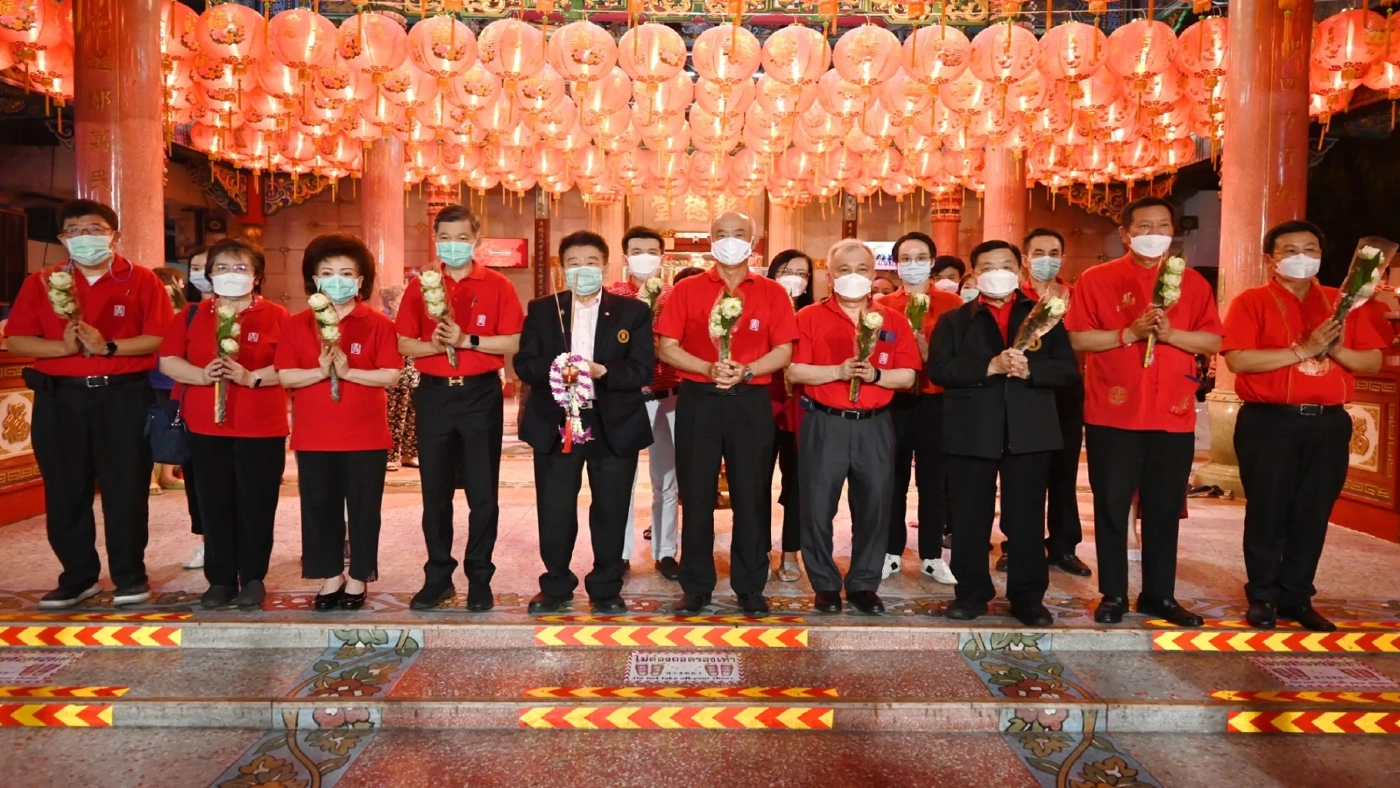 พิธีเวียนธูป ช่วยดลบันดาลให้ศิษยานุศิษย์และสาธุชนประสบโชคดีตลอดปีใหม่