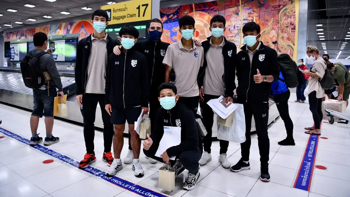 "ช้างศึก U23" เดินทางถึงไทย หลังคว้ารองแชมป์อาเซียน "ช้างศึก U23" เดินทางถึงไทย หลังคว้ารองแชมป์อาเซียน