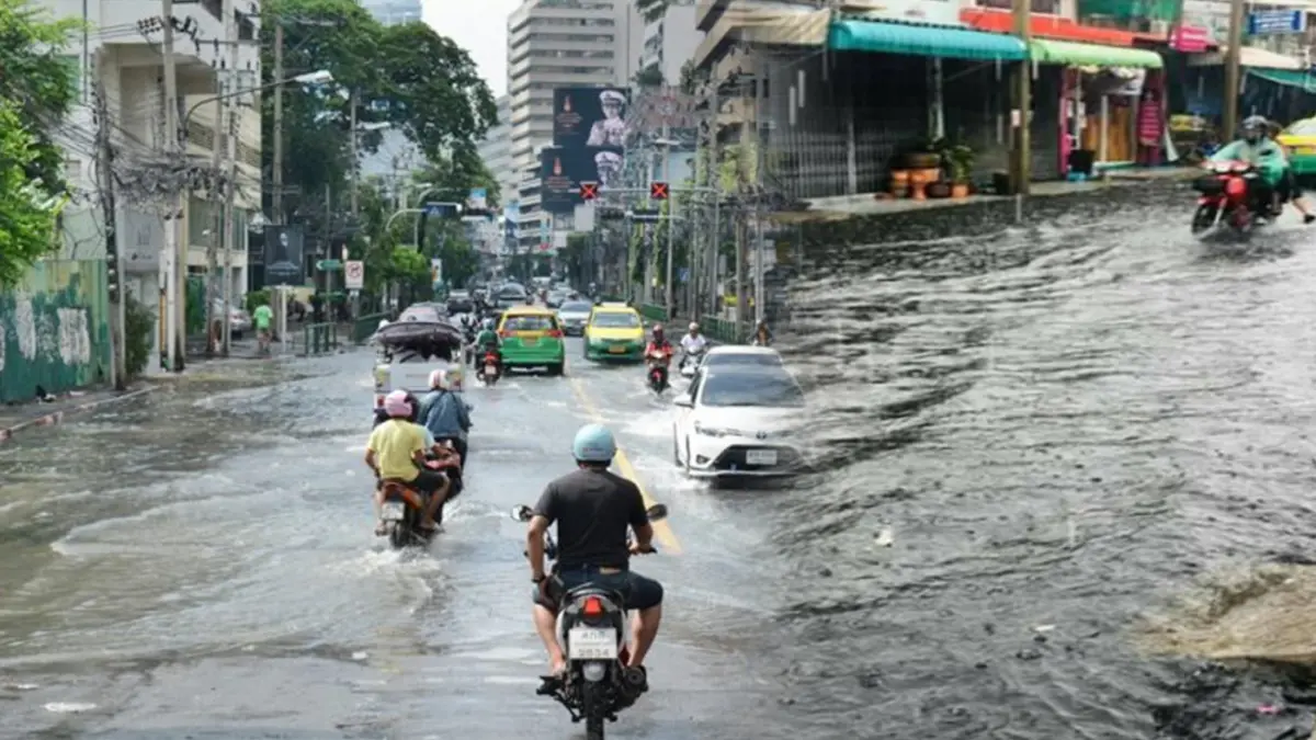 สถานการณ์น้ำท่วมชายแดนใต้เริ่มคลี่คลาย สถานการณ์น้ำท่วมชายแดนใต้เริ่มคลี่คลาย
