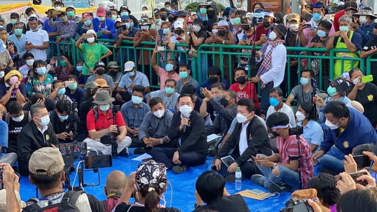 “อนุชา” นั่งล้อมวง"พีมูฟ" แจง ครม.รับแก้ 15 ข้อเรียกร้อง “อนุชา” นั่งล้อมวง"พีมูฟ" แจง ครม.รับแก้ 15 ข้อเรียกร้อง