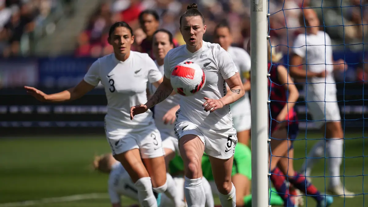 โถชีวิต! แข้งสาว "หงส์แดง" กดแฮตทริกแบบโลกต้องจดจำ