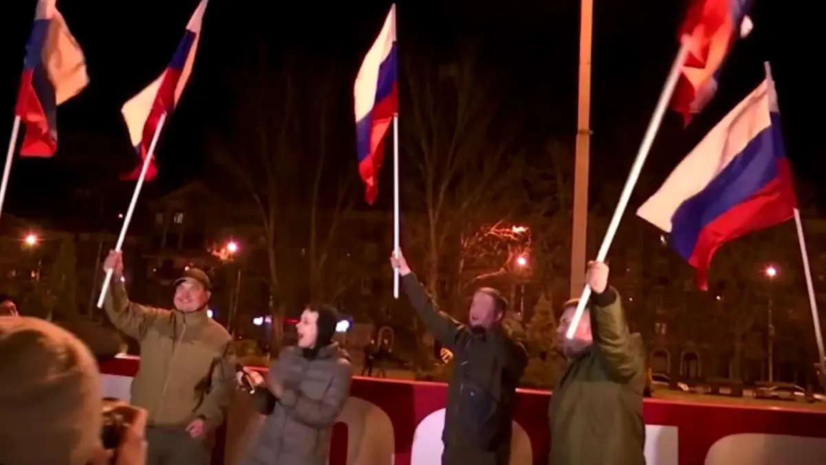 ชาวยูเครนในดอนบาสฉลองรัสเซียรับรองเอกราช
