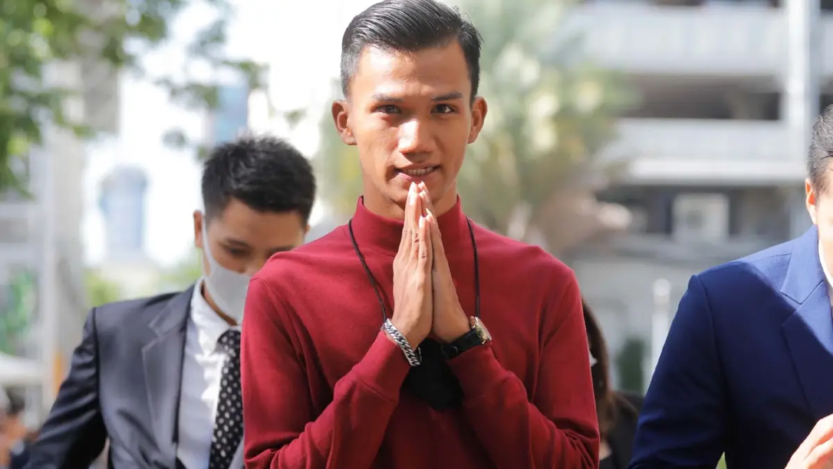 ศาลอนุญาตประกันตัว "ไมค์" แกนนำม็อบ 3 นิ้ว พร้อมวางเงื่อนไขอื้อ