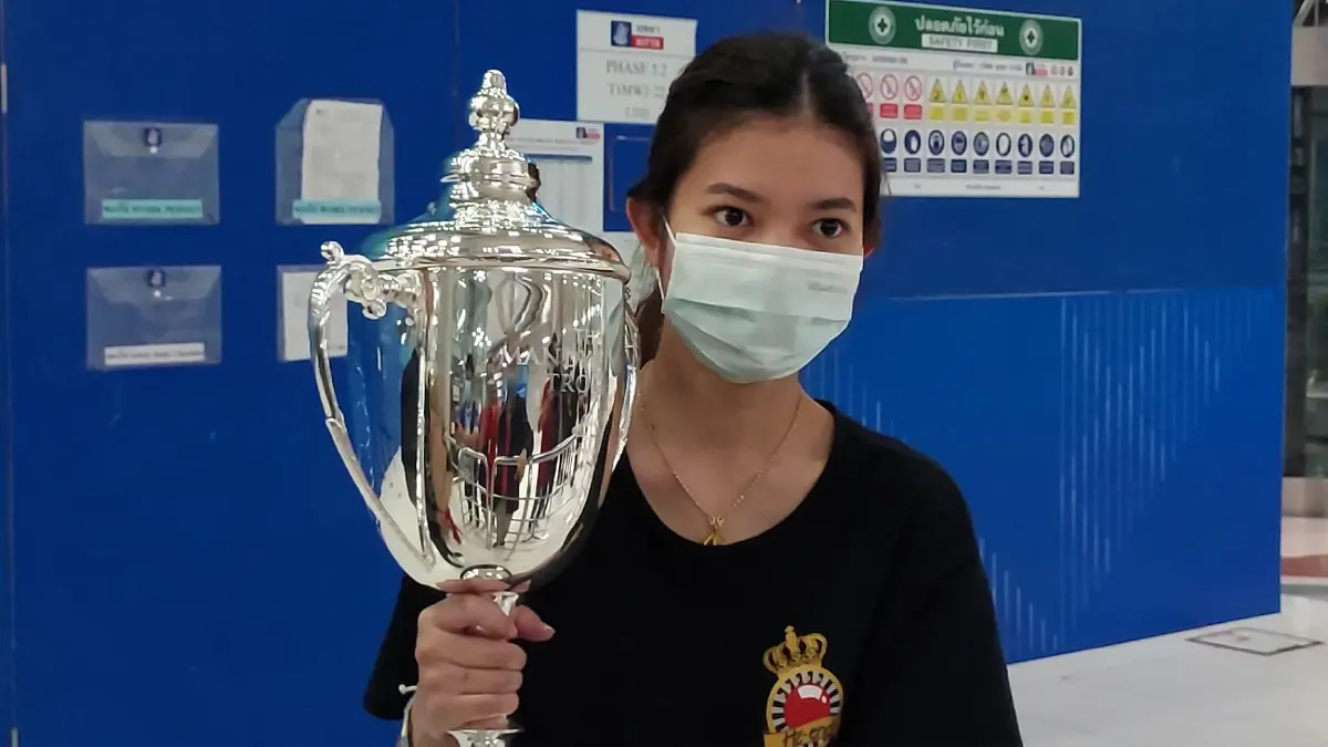"มิ้งค์ สระบุรี" หอบถ้วยแชมป์โลกถึงไทย