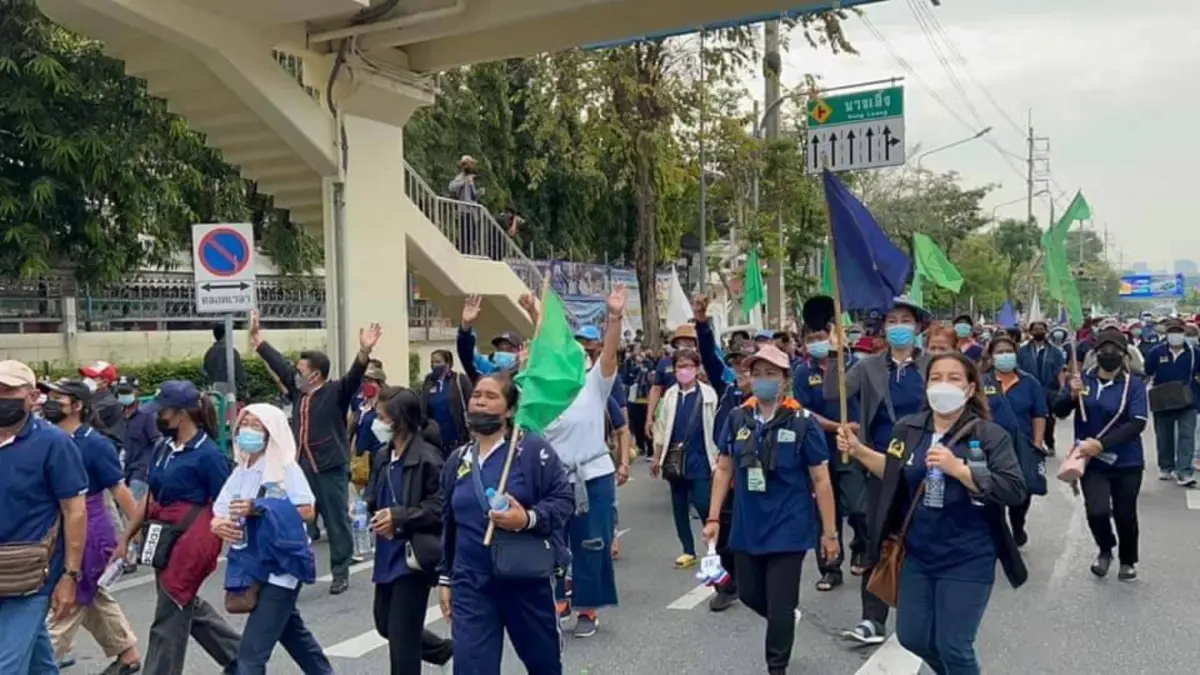 กลุ่มอาชีวะพิทักษ์ประชาชน จี้รัฐบาลชี้แจงปัญหาเตียงขาดและการขายยาฟาวิฯ กลุ่มอาชีวะพิทักษ์ประชาชน จี้รัฐบาลชี้แจงปัญหาเตียงขาดและการขายยาฟาวิฯ