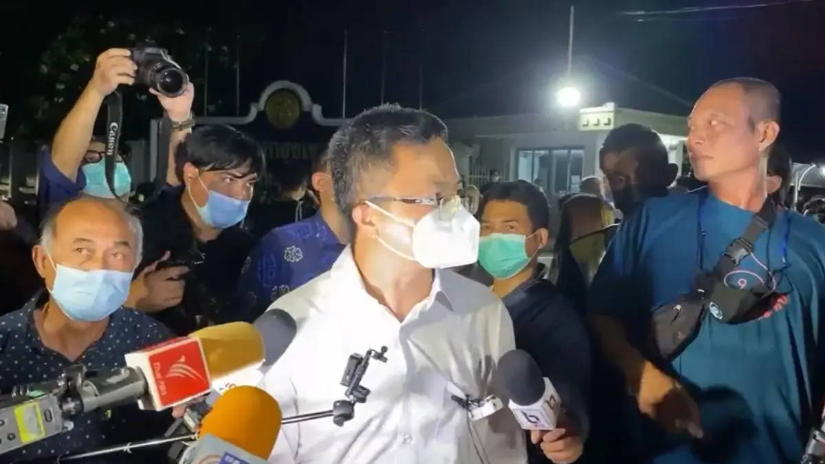 "อานนท์ นำภา" ถูกปล่อยตัวพ้นเรือนจำ ลั่นขอเดินหน้าช่วยกลุ่มทะลุฟ้าอีก 5 คน "อานนท์ นำภา" ถูกปล่อยตัวพ้นเรือนจำ ลั่นขอเดินหน้าช่วยกลุ่มทะลุฟ้าอีก 5 คน