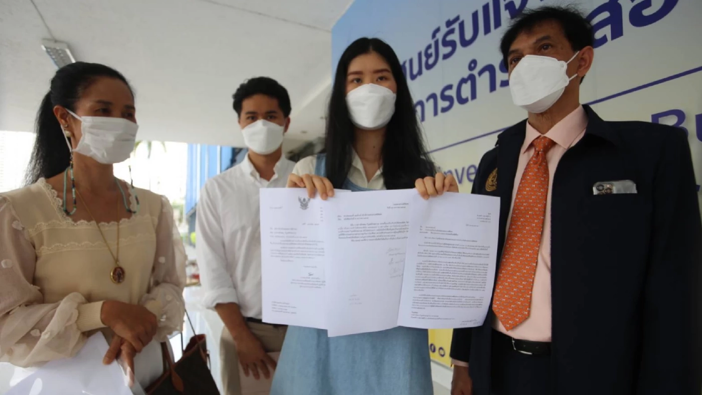 3 เจ้าของโรงงานขนมหวาน ร้องเอาผิดแรงงานชาวเมียนมาแจ้งความเท็จทำนอนคุก 3 เจ้าของโรงงานขนมหวาน ร้องเอาผิดแรงงานชาวเมียนมาแจ้งความเท็จทำนอนคุก