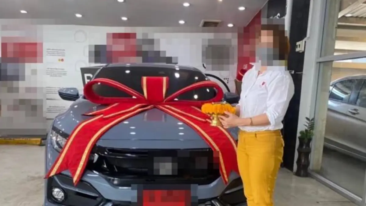 สุดช้ำ!! สาวซื้อรถป้ายแดง ใช้วันเดียวเกียร์พัง สุดช้ำ!! สาวซื้อรถป้ายแดง ใช้วันเดียวเกียร์พัง