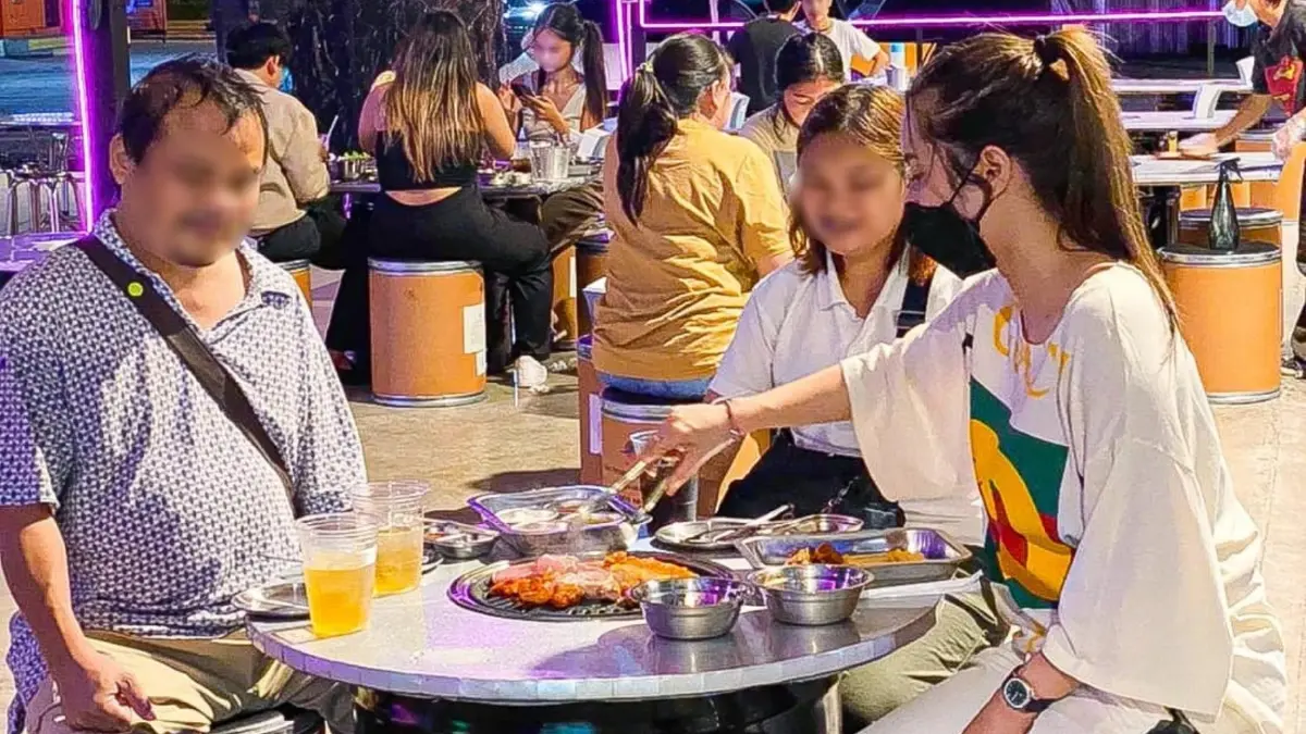 ชื่นชม "เจ้าของร้าน" ปิ้งย่างเกาหลี ช่วย "ลูกค้าตาบอด" กินอย่างมีความสุข ชื่นชม "เจ้าของร้าน" ปิ้งย่างเกาหลี ช่วย "ลูกค้าตาบอด" กินอย่างมีความสุข