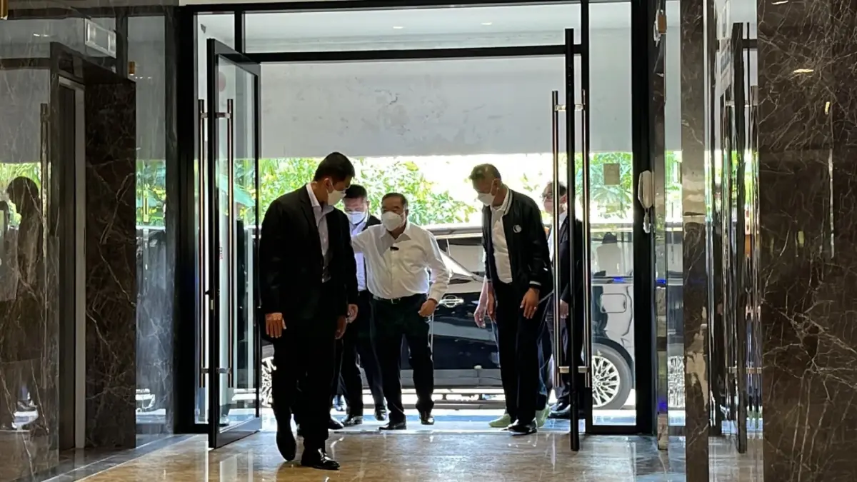 “บิ๊กป้อม” ดอดเข้าพรรค พปชร. หลังลาประชุม ครม. อ้างท้องเสีย “บิ๊กป้อม” ดอดเข้าพรรค พปชร. หลังลาประชุม ครม. อ้างท้องเสีย