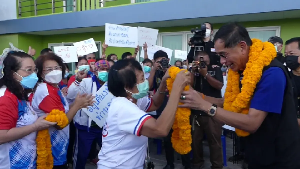 สะพัด "บิ๊กแจ๊ส" จ่อโดน กกต. ให้ใบแดง ชาวปทุมฯ แห่ให้กำลังใจแน่น