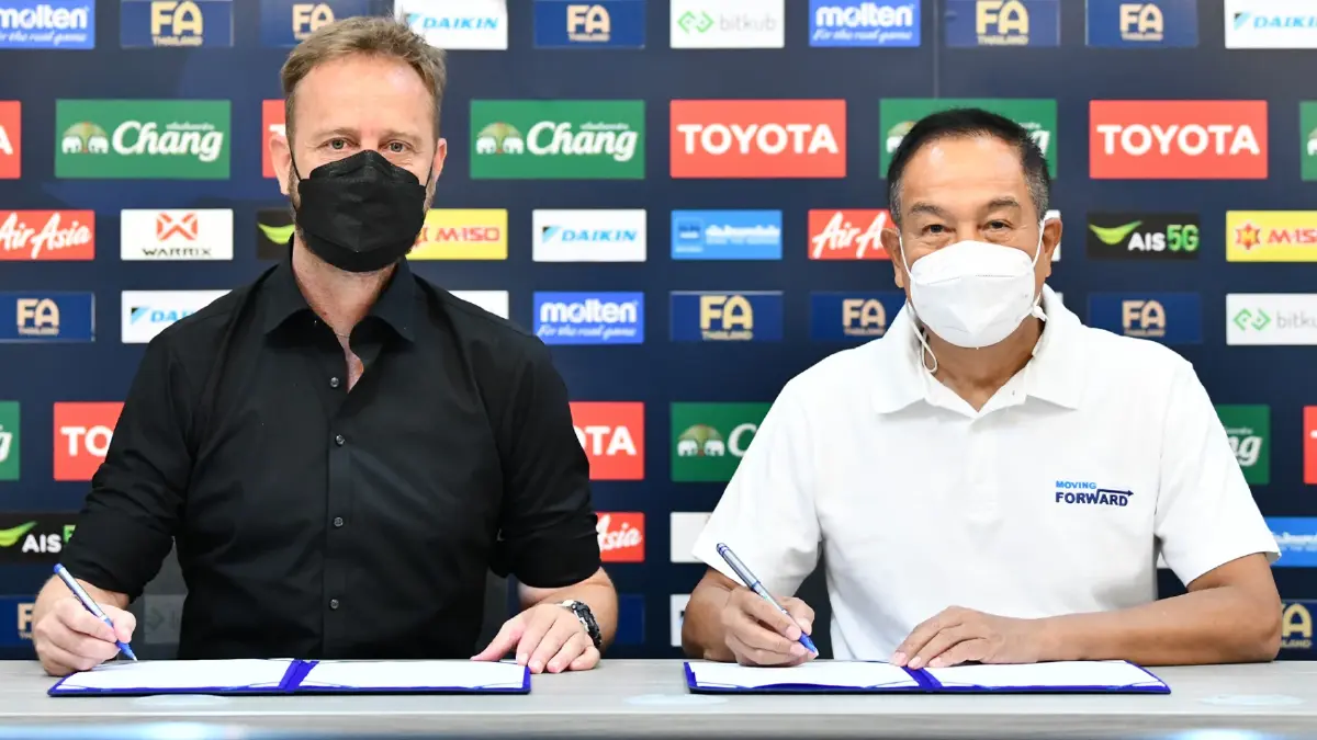 ส.บอล ต่อสัญญา "มาโน่" คุมทัพช้างศึกถึงปี 2023 ส.บอล ต่อสัญญา "มาโน่" คุมทัพช้างศึกถึงปี 2023