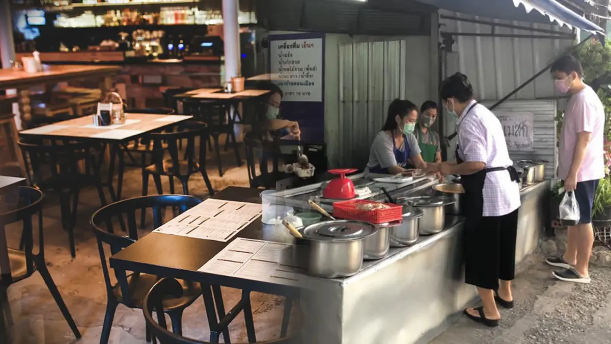 ประชาชนหวั่นกลัวโควิด 'เลี่ยง' นั่งกินที่ร้าน
