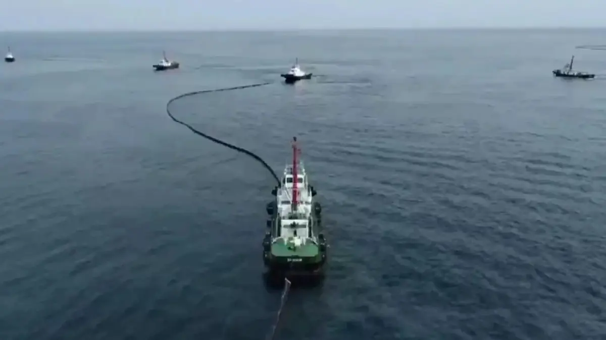 ล่าสุด สถานการณ์น้ำมันรั่วในทะเลระยอง พบ คราบเขม่าสีดำเกลื่อนหาดแม่รำพึง ล่าสุด สถานการณ์น้ำมันรั่วในทะเลระยอง พบ คราบเขม่าสีดำเกลื่อนหาดแม่รำพึง