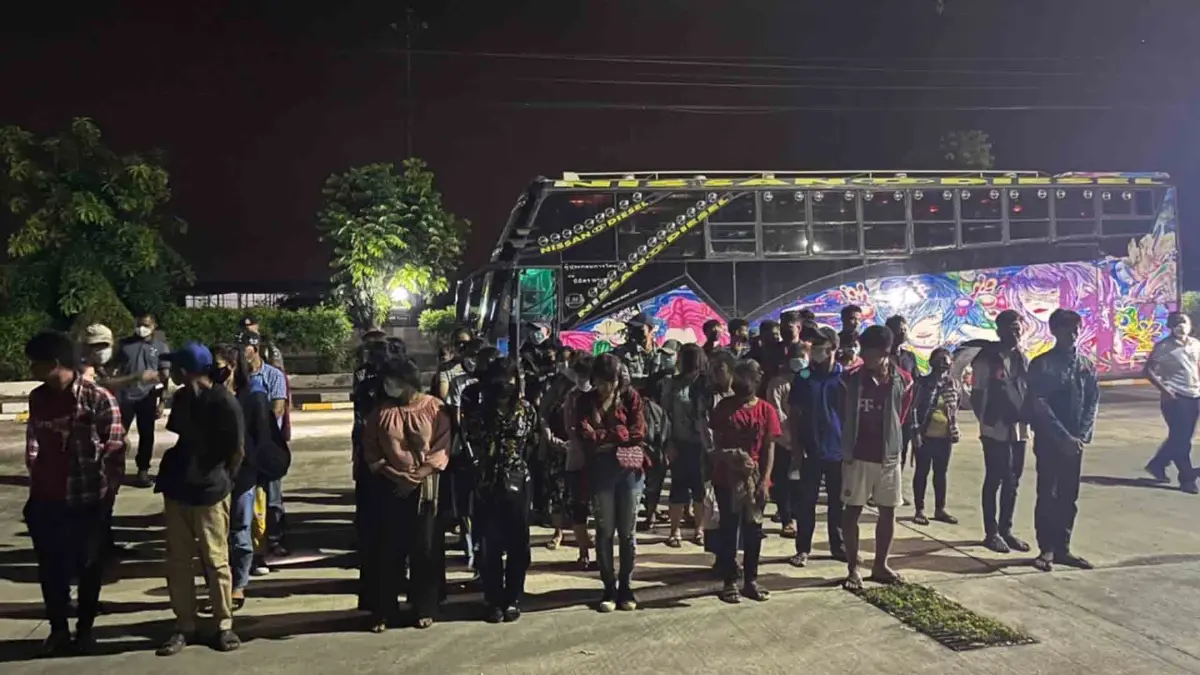 ปคม.สกัดจับรถบัสขนแรงงานพม่าหลบหนีเข้าเมือง เผย ค่านายหน้า 2.6-2.8 หมื่นบ.