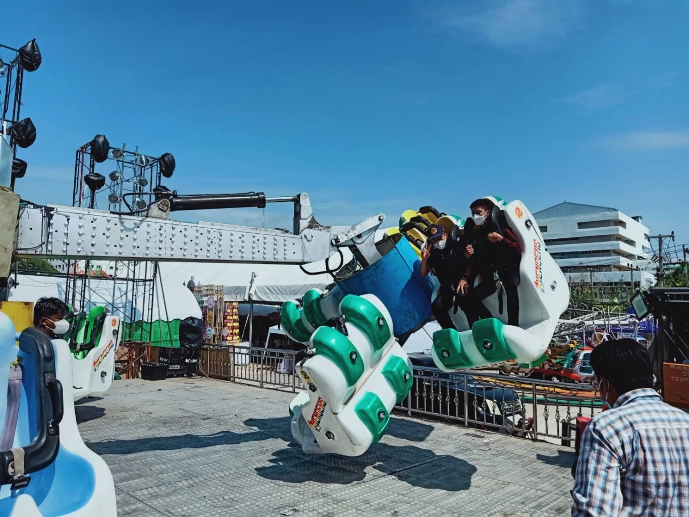 ผู้ว่าฯสั่งตรวจสอบเครื่องเล่นงานกาชาด หลังเกิดเหตุเกือบทำคนเล่นหล่นพื้น