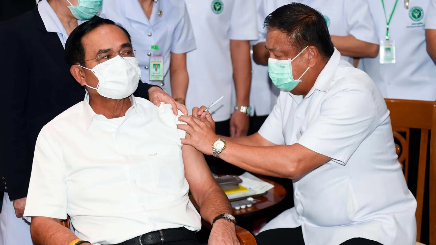 สธ.เปิดสูตรวัคซีนกระตุ้นเข็ม 4 ต้องฉีดอย่างไร ถึงกัน "โอมิครอน" ได้ 84.7% สธ.เปิดสูตรวัคซีนกระตุ้นเข็ม 4 ต้องฉีดอย่างไร ถึงกัน "โอมิครอน" ได้ 84.7%