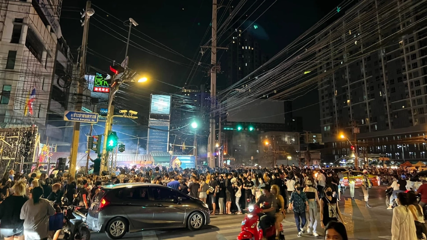 โควิดไม่สน ปชช. แห่ทะลักไหว้พระราหูวันย้ายราศี หวังพ้นเคราะห์ รวย เฮง ปัง