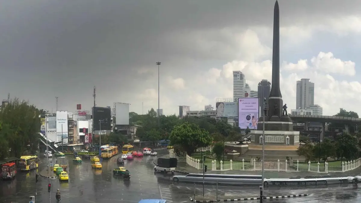 จส.100 เผย ฝนตกในหลายพื้นที่ เคลื่อนตัวทิศเหนือ แนวโน้มคงที่ จส.100 เผย ฝนตกในหลายพื้นที่ เคลื่อนตัวทิศเหนือ แนวโน้มคงที่