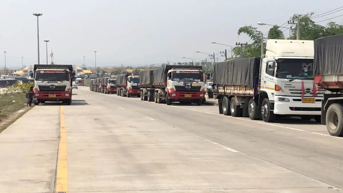 ขนส่งสินค้าชายแดนไทย-เมียนมาชะงักหลังสะพานเส้นทางหลักถูกวางระเบิด ขนส่งสินค้าชายแดนไทย-เมียนมาชะงักหลังสะพานเส้นทางหลักถูกวางระเบิด