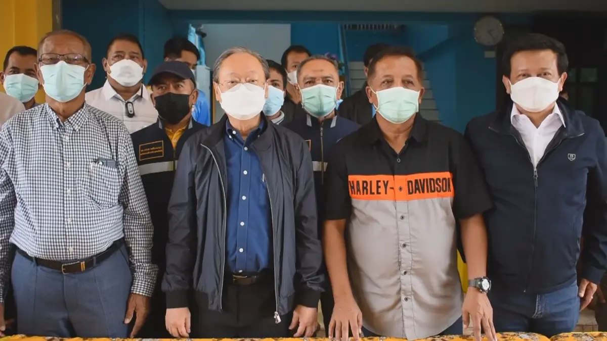 “สนธิรัตน์”ลุยใต้ควงแขนพ่อลูกตระกูล“ยันวอหะซัน”มอบถุงยังชีพ