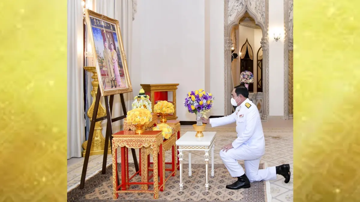 ในหลวง-ราชินี พระราชทานแจกันดอกไม้ “นายกรัฐมนตรี” เนื่องในวันคล้ายวันเกิด