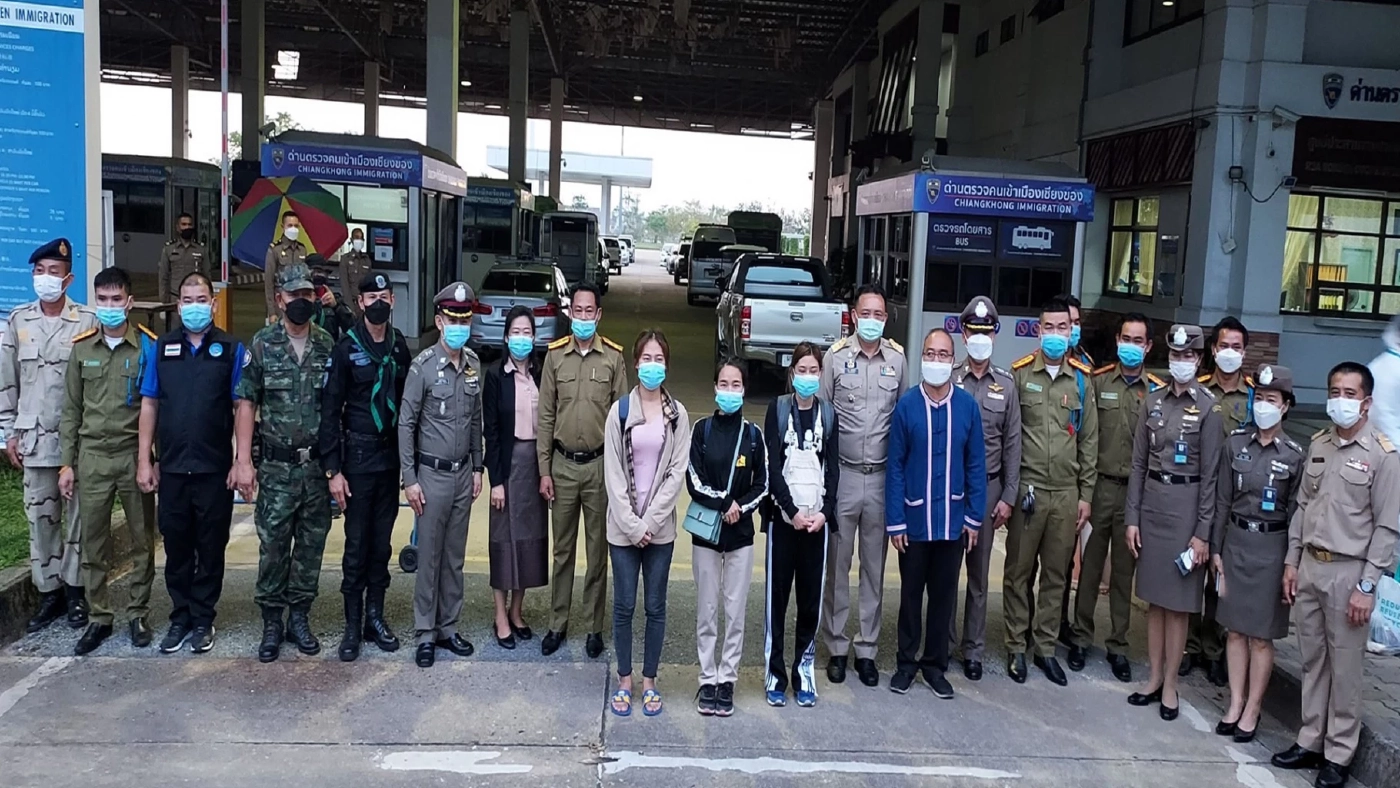 ช่วย 3 สาวไทยถูกหลอกไปทำงานสามเหลี่ยมทองคำ ช่วย 3 สาวไทยถูกหลอกไปทำงานสามเหลี่ยมทองคำ