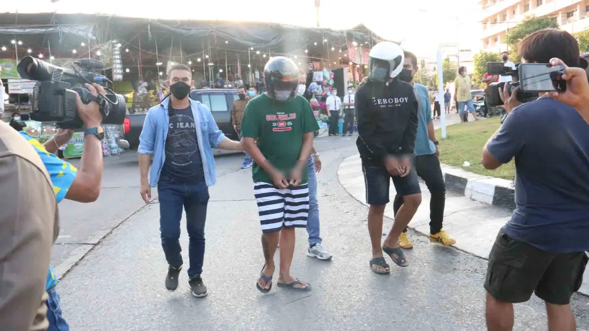 รวบยกแก๊งโจ๋ตะลุมบอนปาระเบิดในงานกาชาดกาฬสินธุ์ รวบยกแก๊งโจ๋ตะลุมบอนปาระเบิดในงานกาชาดกาฬสินธุ์