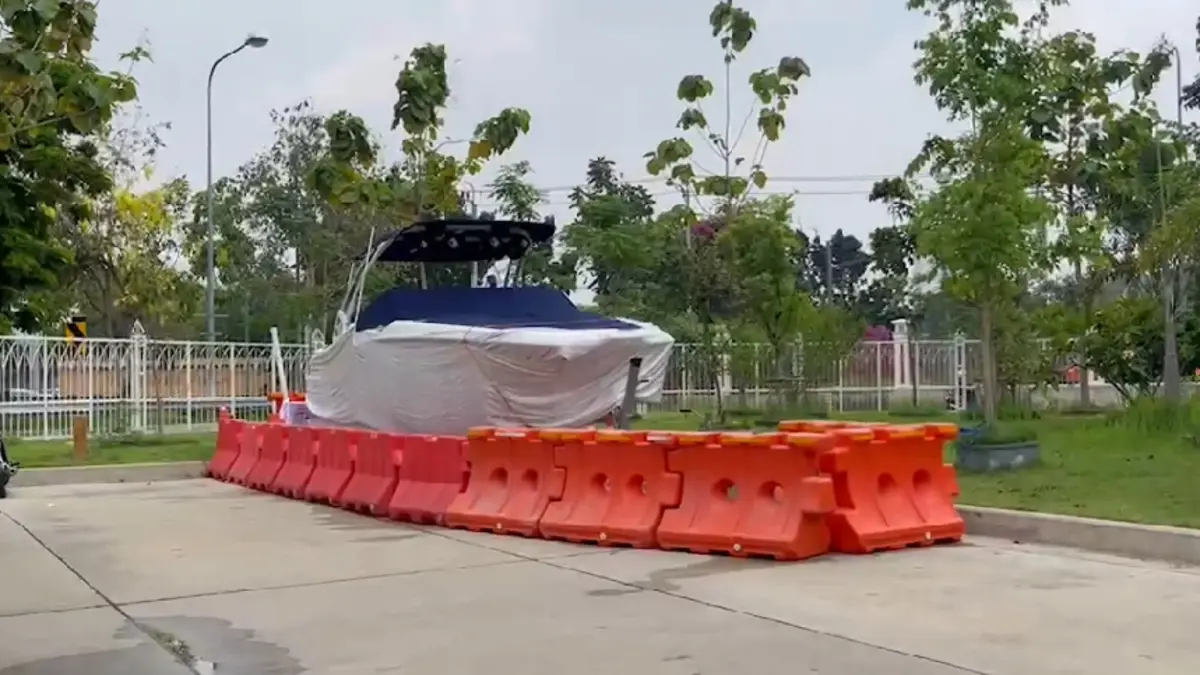 ตร. ย้ายที่เก็บสปีดโบ๊ทของกลางคดี "แตงโม" ตกน้ำ ไปไว้ที่แขวงทางหลวงชนบท