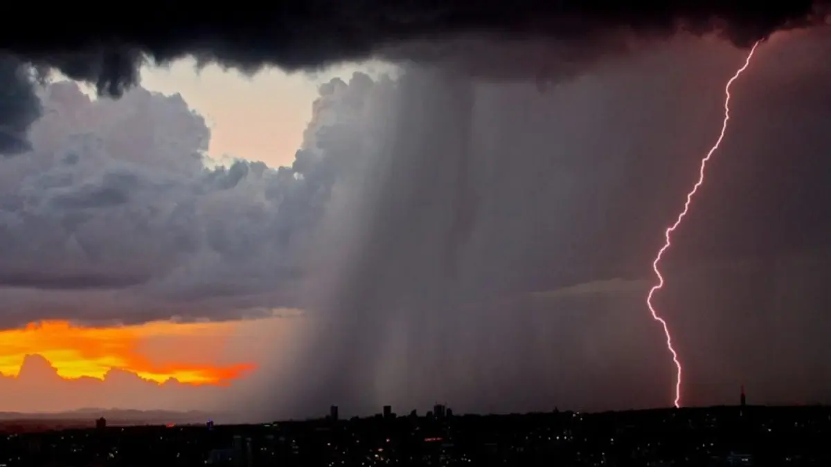 พยากรณ์อากาศวันนี้ อุตุฯ แจ้ง ทั่วทุกภาคยังคงมีฝนตกหนัก กทม.ร้อยละ 40