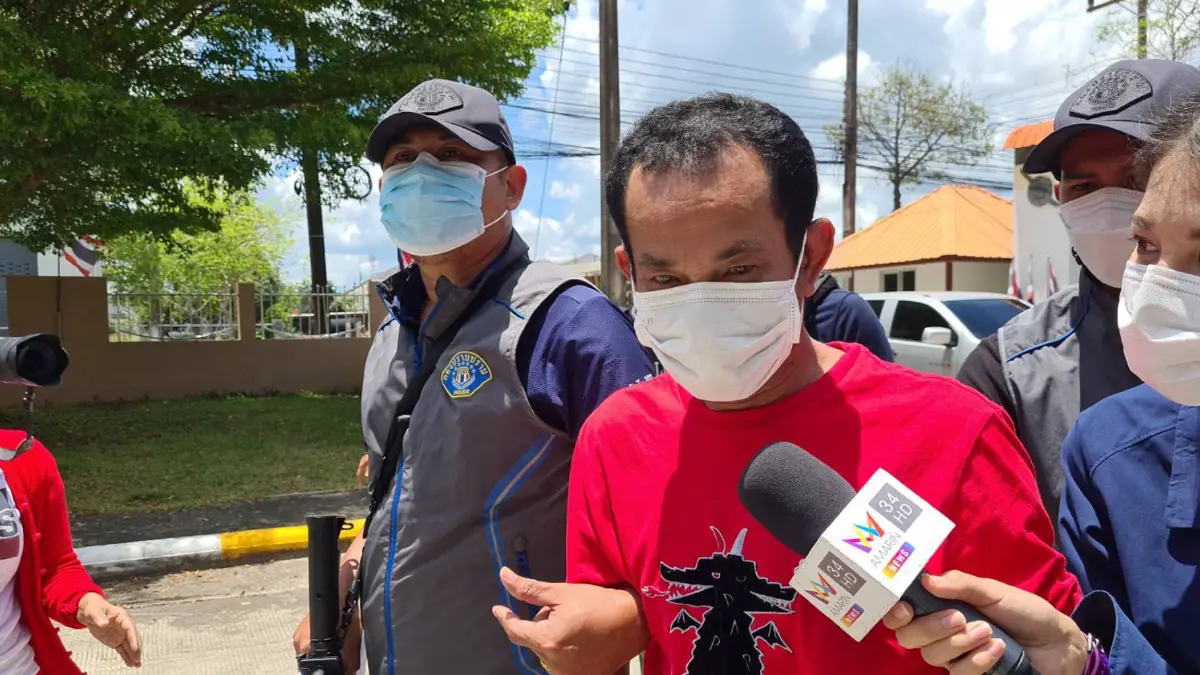 ตร.นำตัว "ไอ้ฉุย" ถึงสภ.พัทลุงสอบสวนเครียดยังให้การปฎิเสธ ตร.นำตัว "ไอ้ฉุย" ถึงสภ.พัทลุงสอบสวนเครียดยังให้การปฎิเสธ