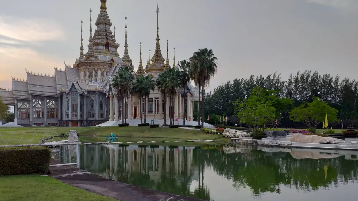 ชาวโคราช อาลัย”สรพงศ์ ชาตรี” ยกย่องเป็นคนดีเปรียบพระผู้มีแต่ให้