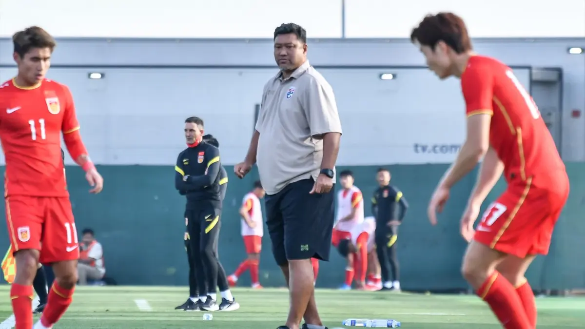"โค้ชโย่ง" รับลูกทีมพลาดง่ายจนพ่ายจีน "โค้ชโย่ง" รับลูกทีมพลาดง่ายจนพ่ายจีน