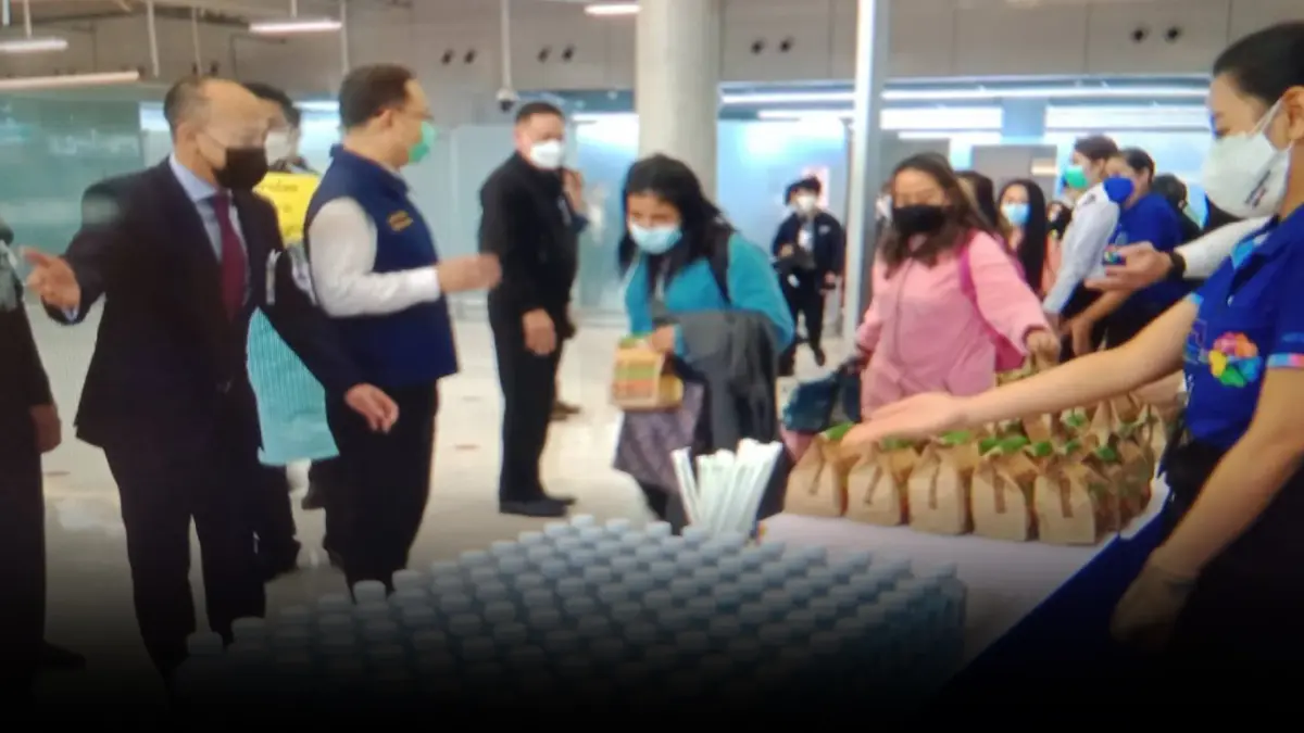 ถึงมาตุภูมิแล้ว! คนไทยชุดแรก 38 ชีวิต อพยพจากยูเครน เผย ดีใจมาก