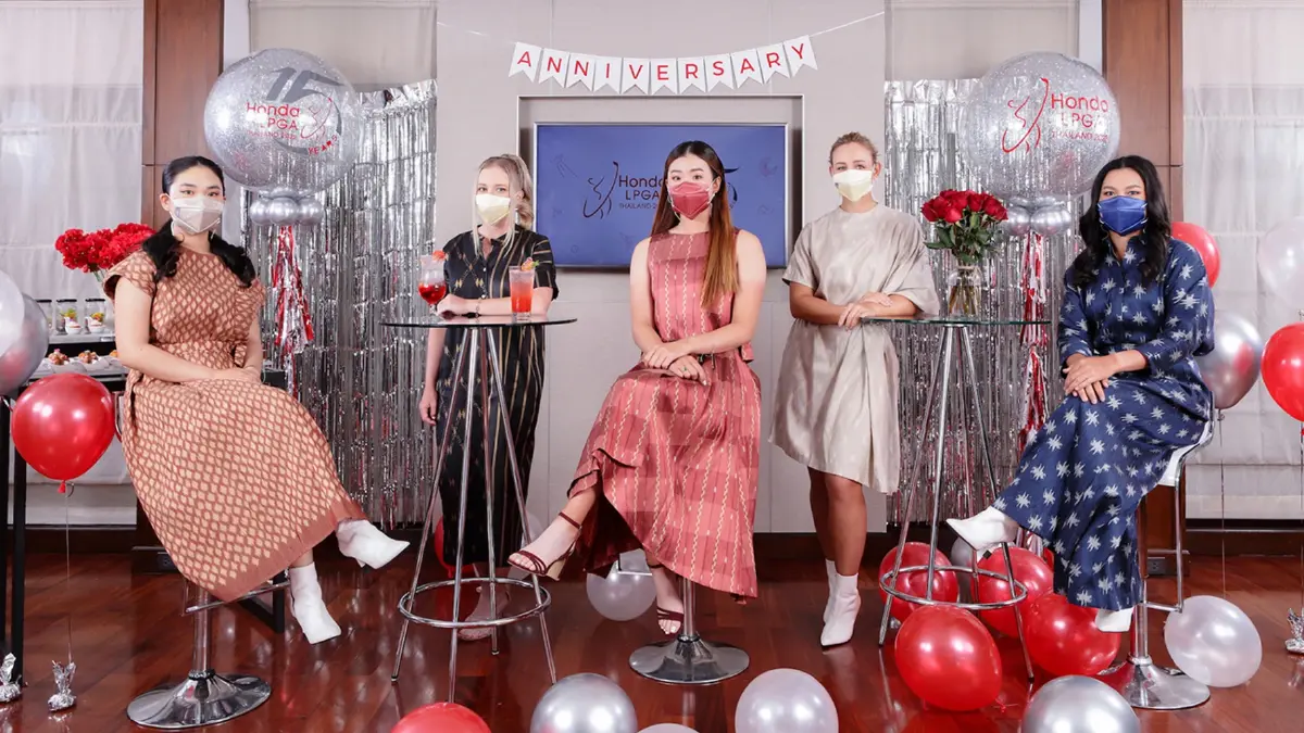 โปรสาวร่วมอวดโฉมในชุดผ้าไทย ก่อนดวลศึก "ฮอนด้า แอลพีจีเอ ไทยแลนด์"