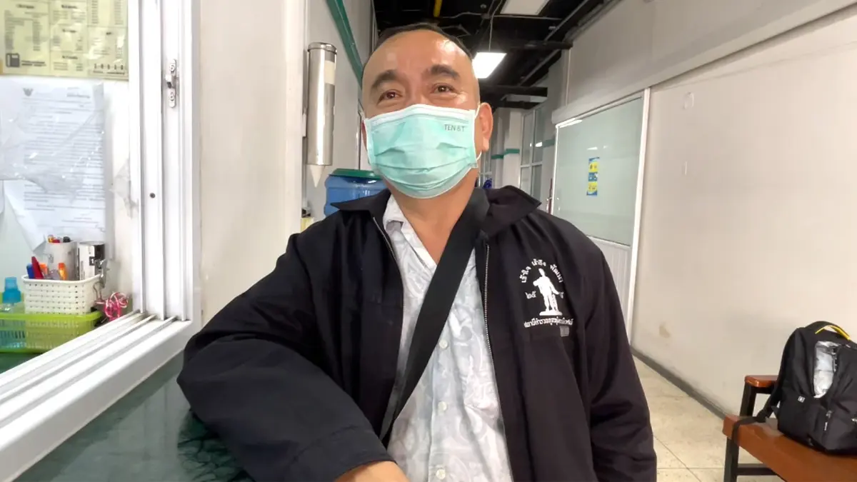 พ่อรับศพลูกชายที่ถูกตำรวจยิงในแฟลตยันทำใจไม่ได้ พ่อรับศพลูกชายที่ถูกตำรวจยิงในแฟลตยันทำใจไม่ได้