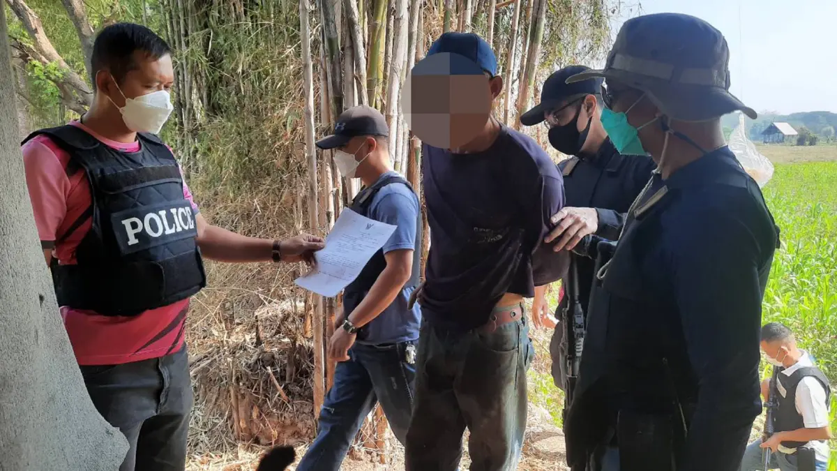 ตำรวจใช้กล้องวงจรปิดมัดมือเผารถไถชาวนา ตำรวจใช้กล้องวงจรปิดมัดมือเผารถไถชาวนา