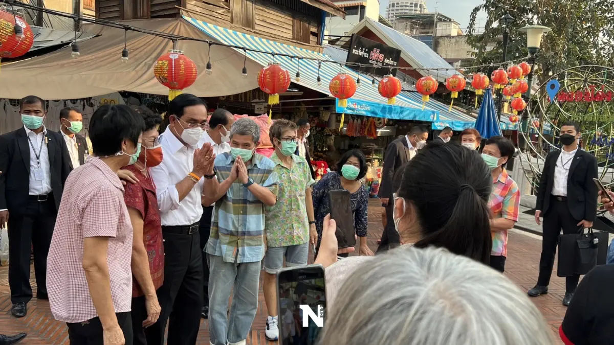 "บิ๊กตู่"เยือนคลองโอ่งอ่างพบผู้ประกอบการ-ฟังปัญหาปชช.