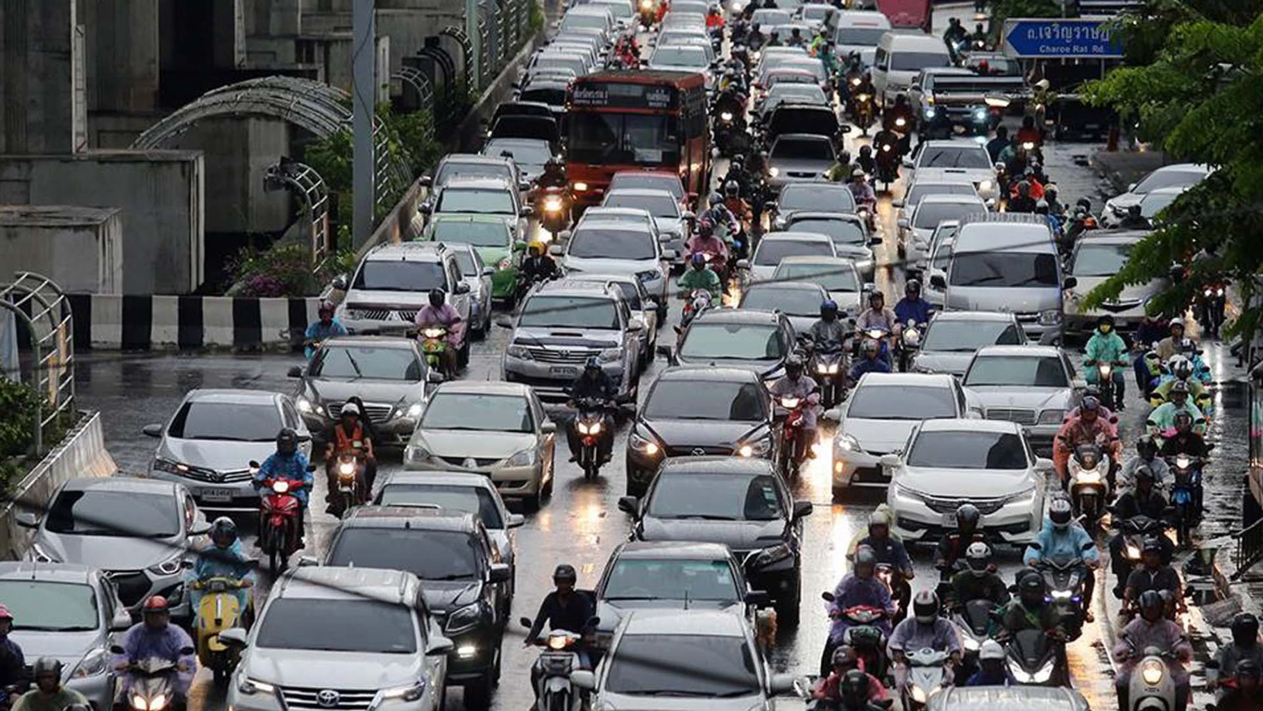 .กูรูคาด เบนซิน-ดีเซล พุ่ง 2 ลิตร 100 หากน้ำมันดิบแตะ 200 เหรียญสหรัฐ/บาร์เรล.