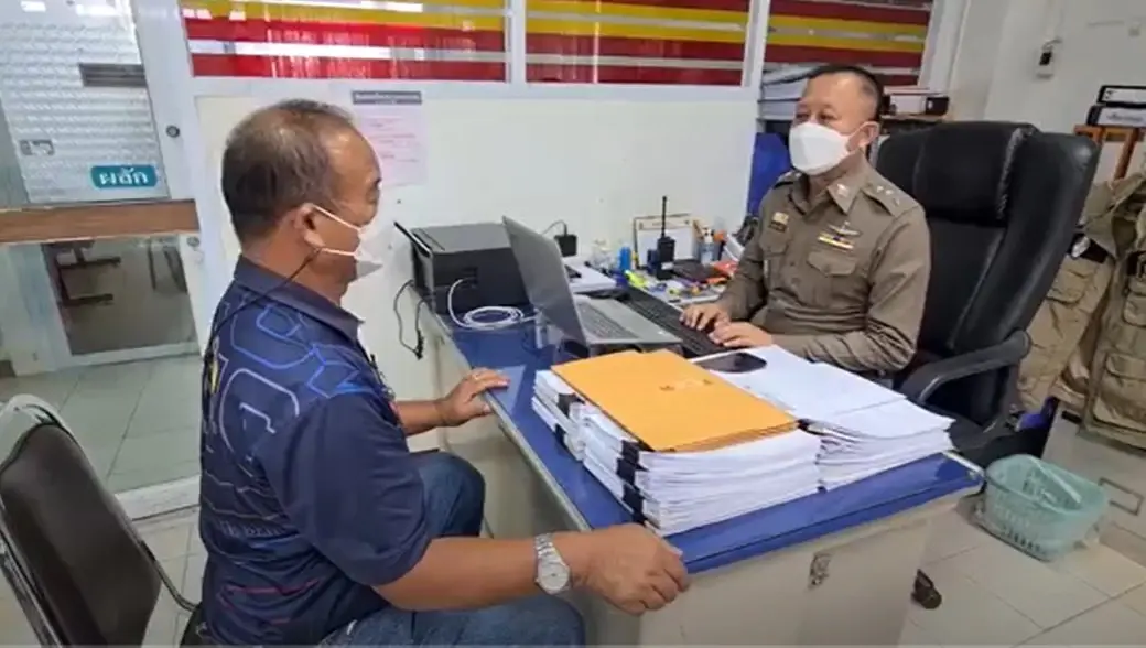 โชเฟอร์แท็กซี่ป้ายดำ เข้าพบตำรวจยันบริสุทธิ์แค่ไปถ่ายหนัก โชเฟอร์แท็กซี่ป้ายดำ เข้าพบตำรวจยันบริสุทธิ์แค่ไปถ่ายหนัก