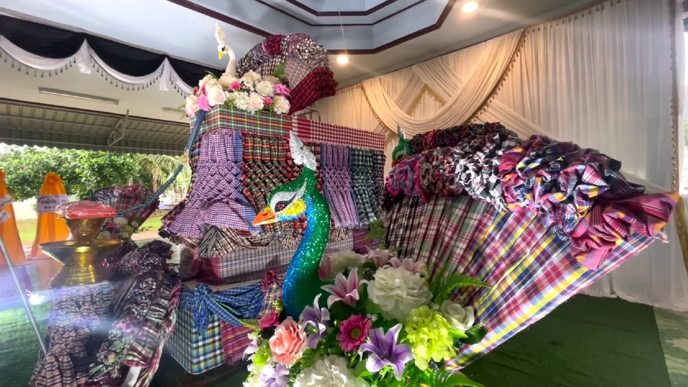 ผ้าขาวม้าตกแต่งงานศพแทนดอกไม้สดจบงานแจกจ่าย