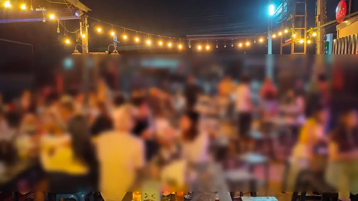 โคราชเย้ยโควิด ตรวจจับ 14 ร้านอาหาร เจอวัยรุ่น80 คน นั่งดื่มเต็มถนน